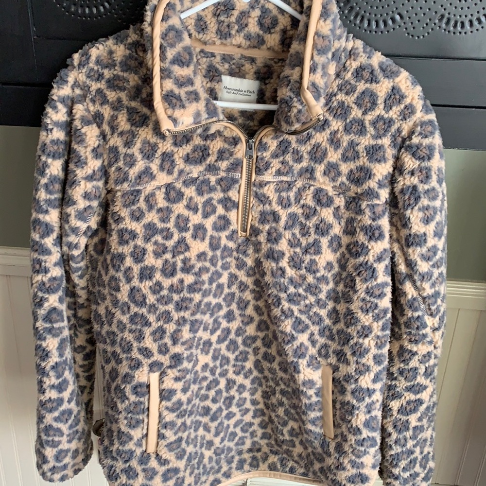 Like New! Abercrombie and Fitch fleece ~ Large